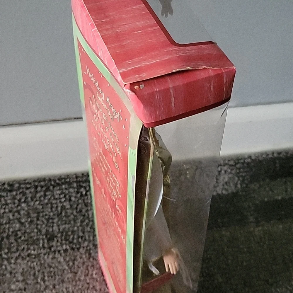 Holiday Angel Barbie - Picture 4 of 7